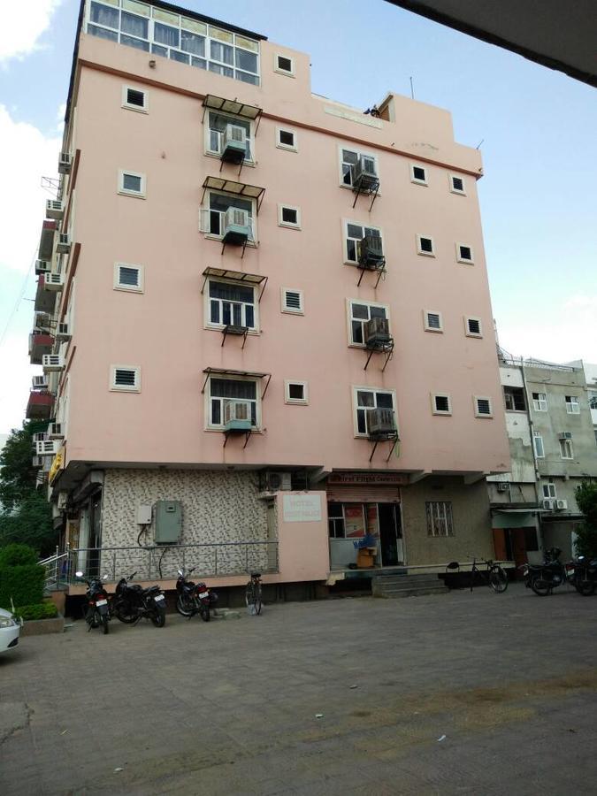 Hotel Mohit Palace Jaipur Exteriör bild